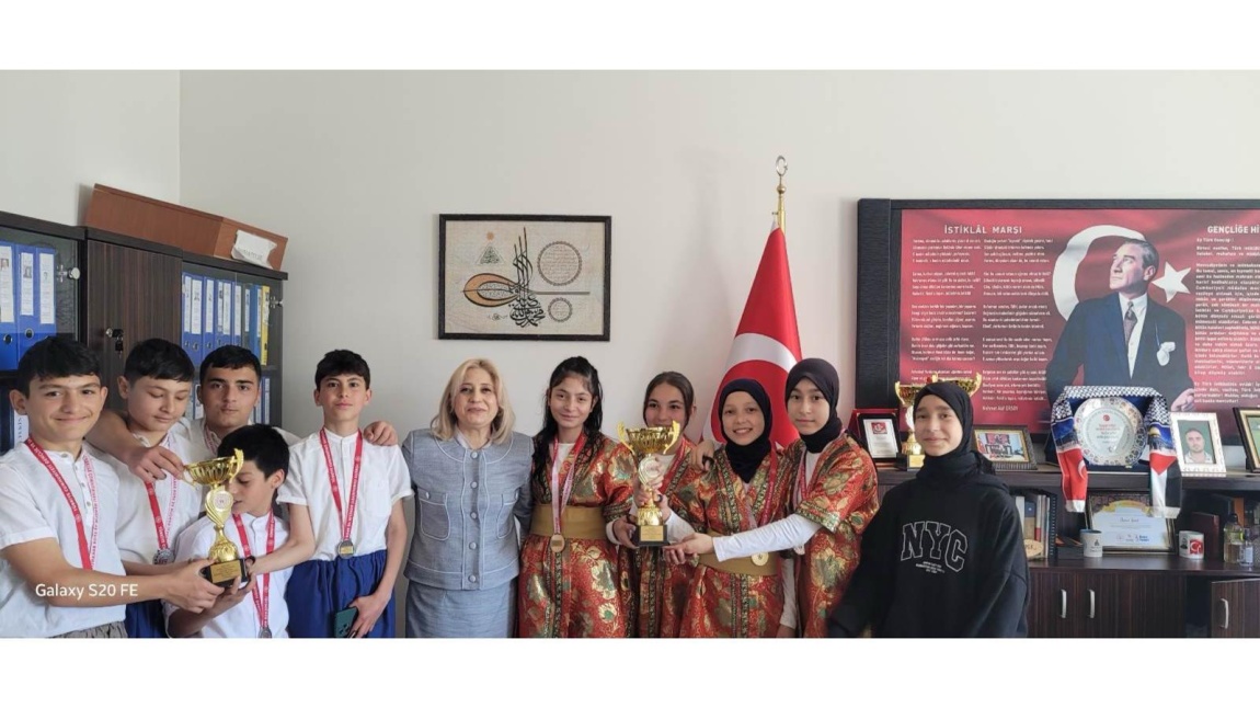 2023-2024 Okullar Arası Geleneksel Türk Okçuluğu yarışmalarında Yıldız Kızlarda İl Birincisi, Yıldız  Erkeklerde İl İkincisi olmuşlardır.
